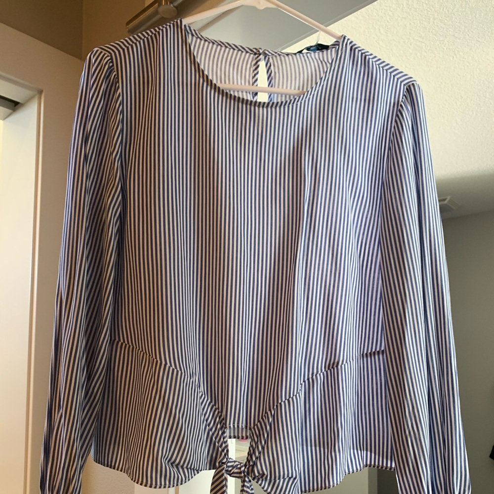 Long sleeve blouse.